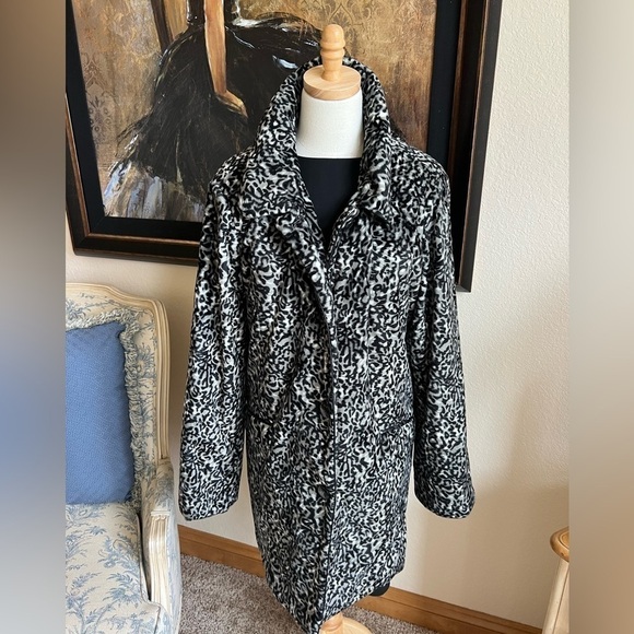 Dennis Basso Faux Fur Black/White Leopard Coat Size XL - Picture 1 of 7